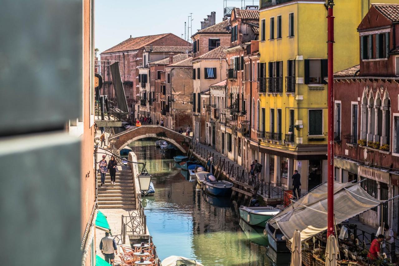 The Golden Tree, In * Venecia
